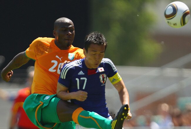 SION, SWITZERLAND - JUNE 04: Guy Roland Demel of the Ivory Coast clears the ball from Makoto Hasebe of Japan during the Japan v Ivory Coast International Friendly match at Stade de Toubillon on June 4, 2010 in Sion, Switzerland.  (Photo by Mark Kolbe/Getty Images)
