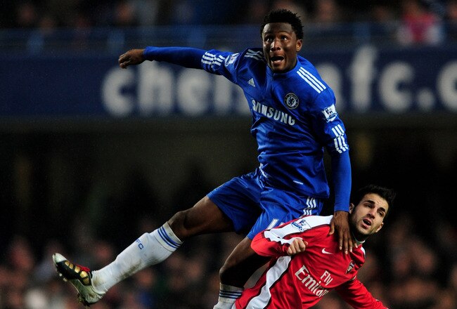 LONDON, ENGLAND - FEBRUARY 07:  John Mikel Obi of Chelsea beats Cesc Fabregas of Arsenal to the header during the Barclays Premier League match between Chelsea and Arsenal at Stamford Bridge on February 7, 2010 in London, England.  (Photo by Mike Hewitt/Getty Images)