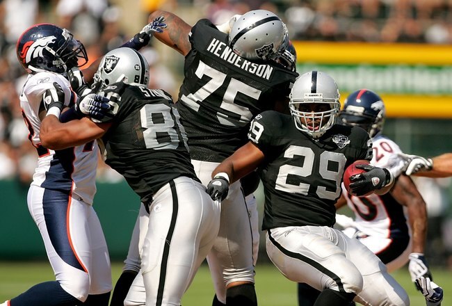 OAKLAND, CA - SEPTEMBER 27:  Michael Bush #29 of the Oakland Raiders runs with the ball during their game against the Denver Broncos at the Oakland-Alameda County Coliseum on September 27, 2009 in Oakland, California.  (Photo by Ezra Shaw/Getty Images)