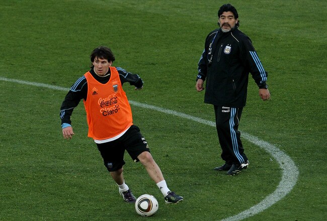 PRETORIA, SOUTH AFRICA - JUNE 06:  Argentina's head coach Diego Maradona watches on as Lionel Messi looks to pass during a team training session on June 6, 2010 in Pretoria, South Africa.  (Photo by Chris McGrath/Getty Images)