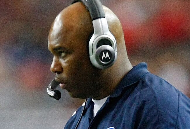 ATLANTA - DECEMBER 27:  Head coach Perry Fewell of the Buffalo Bills looks on from the sidelines against the Atlanta Falcons at Georgia Dome on December 27, 2009 in Atlanta, Georgia.  (Photo by Kevin C. Cox/Getty Images)