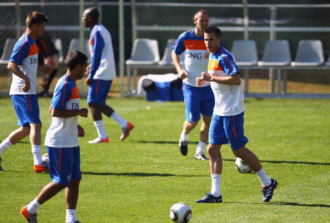 JOHANNESBURG, SOUTH AFRICA - JUNE 08: Robin van Persie (r) during a Netherlands training session at the Wits Rugby Stadium on June 8, 2010 in Johannesburg, South Africa.  (Photo by Michael Steele/Getty Images)