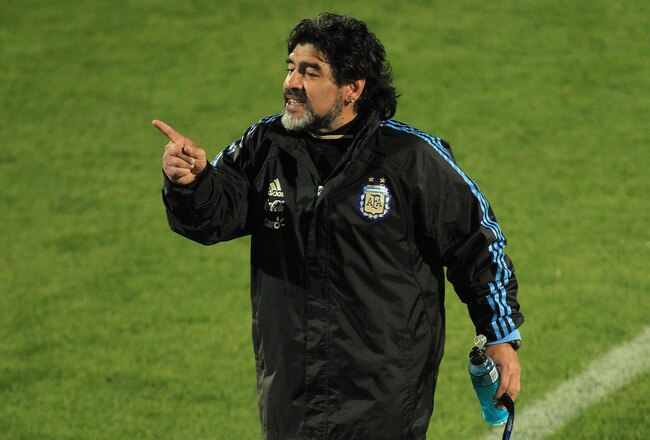 PRETORIA, SOUTH AFRICA - JUNE 08:  Argentina's head coach Diego Maradona gives instructions during a team training session on June 8, 2010 in Pretoria, South Africa.  (Photo by Chris McGrath/Getty Images)