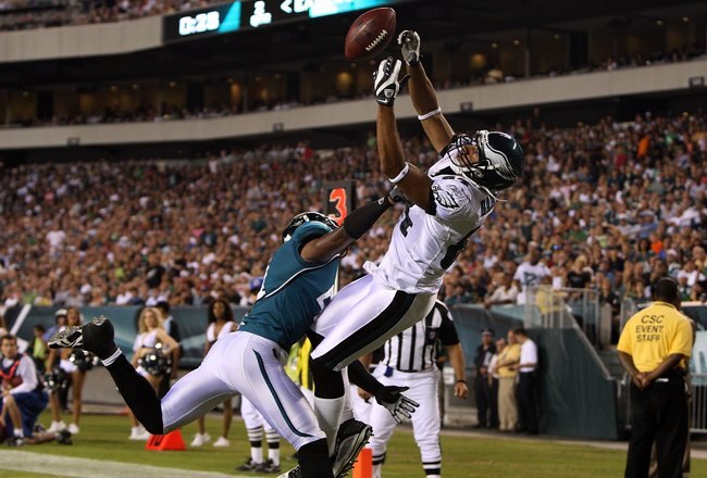 PHILADELPHIA - AUGUST 27: Hank Baskett #84 of the Philadelphia Eagles cannot come up with a catch in the end zone under pressure from Tyron Brackenridge #41 of the Jacksonville Jaguars during the preseason game at Lincoln Financial Field on August 27, 2009 in Philadelphia, Pennsylvania. (Photo by Jim McIsaac/Getty Images)