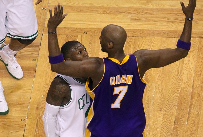 BOSTON - JUNE 10:  Nate Robinson #4 of the Boston Celltics gets in the face of Lamar Odom #7 of the Los Angeles Lakers during Game Four of the 2010 NBA Finals on June 10, 2010 at TD Garden in Boston, Massachusetts. NOTE TO USER: User expressly acknowledges and agrees that, by downloading and/or using this Photograph, user is consenting to the terms and conditions of the Getty Images License Agreement.  (Photo by Jim Rogash/Getty Images)