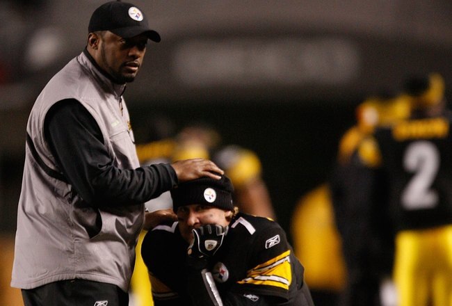 PITTSBURGH - DECEMBER 20:  Head coach Mike Tomlin talks with Ben Roethlisberger #7 of the Pittsburgh Steelers while waiting for the game winning touchdown call to be confirmed by instant replay during the game on December 20, 2009 at Heinz Field in Pittsburgh, Pennsylvania.  (Photo by Jared Wickerham/Getty Images)