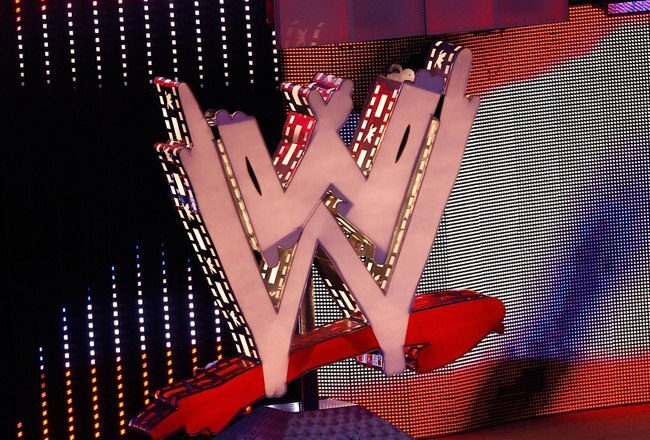 UNCASVILLE, CT - AUGUST 3:  Actor Jeremy Piven guest hosts WWE's 'Monday Night Raw' at Mohegan Sun on August 3, 2009 in Uncasville, Connecticut.  (Photo by Jim Rogash/Getty Images)