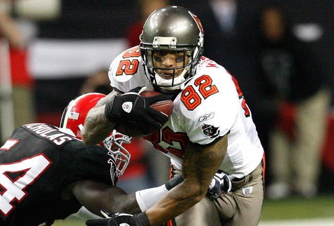 ATLANTA - NOVEMBER 29:  Kellen Winslow #82 of the Tampa Bay Buccaneers against the Atlanta Falcons at Georgia Dome on November 29, 2009 in Atlanta, Georgia.  (Photo by Kevin C. Cox/Getty Images)