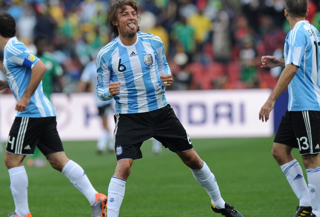 JOHANNESBURG, SOUTH AFRICA - JUNE 12:  Gabriel Heinze of Argentina celebrates after scoring the opening goal during the 2010 FIFA World Cup South Africa Group B match between Argentina and Nigeria at Ellis Park Stadium on June 12, 2010 in Johannesburg, South Africa.  (Photo by Stanley Chou/Getty Images)