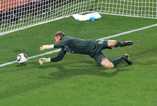 RUSTENBURG, SOUTH AFRICA - JUNE 12:  Robert Green of England misjudges the ball and lets in a goal during the 2010 FIFA World Cup South Africa Group C match between England and USA at the Royal Bafokeng Stadium on June 12, 2010 in Rustenburg, South Africa.  (Photo by Martin Rose/Getty Images)