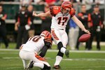 OAKLAND, CA - NOVEMBER 22:  Shayne Graham #17 of the Cincinnati Bengals kicks a field goal during their game against the Oakland Raiders at Oakland-Alameda County Coliseum on November 22, 2009 in Oakland, California.  (Photo by Ezra Shaw/Getty Images)