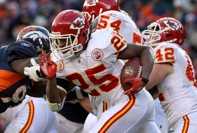 DENVER - JANUARY 03: Jamaal Charles #25 of the Kansas City Chiefs rushes against the Denver Broncos at Invesco Field at Mile High on January 3, 2010 in Denver, Colorado. (Photo by Doug Pensinger/Getty Images)