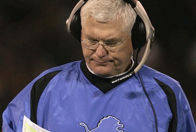 OAKLAND, CA - AUGUST 25: Detroit Lions offensive coordinator Mike Martz looks over his play sheet as the Oakland Raiders host the Detroit Lions at McAfee Stadium on August 25, 2006 in Oakland, California. (Photo by David Paul Morris /Getty Images)