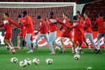JOHANNESBURG, SOUTH AFRICA - JUNE 17:  The US World Cup team sprint during training session at Ellis Park on June 17, 2010 in Johannesburg, South Africa. USA will play their next World Cup Group C match against Slovenia at Ellis Park in on Friday June 18, 2010, in Johannesburg, Ssouth Africa.  (Photo by Kevork Djansezian/Getty Images)
