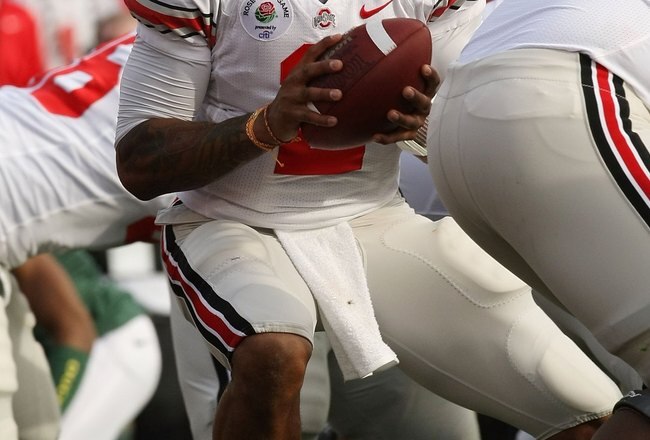 PASADENA, CA - JANUARY 01:  Quarterback Terrelle Pryor #2 of the Ohio State Buckeyes drops back to pass against the Oregon Ducks during the 96th Rose Bowl game on January 1, 2010 in Pasadena, California.  (Photo by Stephen Dunn/Getty Images)