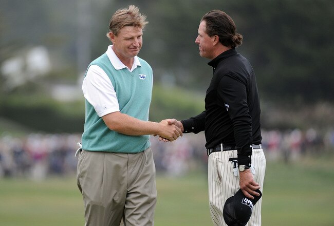 PEBBLE BEACH, CA - JUNE 20:  Ernie Els of South Africa (L) shakes hands with Phil Mickelson on the 18th green during the final round of the 110th U.S. Open at Pebble Beach Golf Links on June 20, 2010 in Pebble Beach, California.  (Photo by Harry How/Getty Images)