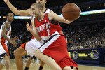 OAKLAND, CA - NOVEMBER 20:  Steve Blake #2 of the Portland Trail Blazers drives against Stephen Curry #30 of the Golden State Warriors during an NBA game at Oracle Arena on November 20, 2009 in Oakland, California.  (Photo by Jed Jacobsohn/Getty Images)