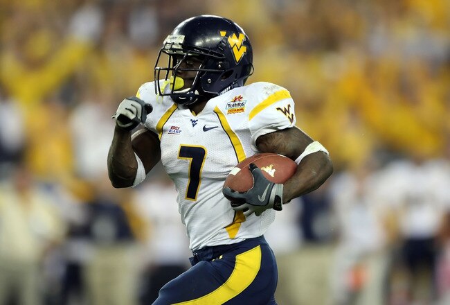 GLENDALE, AZ - JANUARY 02:  Running back Noel Devine #7 of the West Virginia Mountaineers runs for a 65-yard touchdown against the Oklahoma Sooners in the second half at the Tostito's Fiesta Bowl at University of Phoenix Stadium January 2, 2008 in Glendale, Arizona.  (Photo by Jed Jacobsohn/Getty Images)