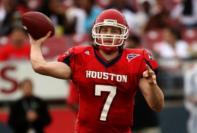 HOUSTON - NOVEMBER 17:  Quarterback Case Keenum #7 of the Houston Cougars throws a pass against the Marshall Thundering Herd at Robertson Stadium November 17, 2007 in Houston, Texas. Houston won 35-28.  (Photo by Stephen Dunn/Getty Images)