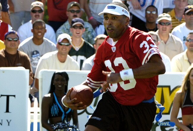 San Francisco 49ers running back Roger Craig  competes  in a flag-football legends  game during 2005 Pro Bowl week in Ko Olina, Honolulu February 11, 2005.  (Photo by Al Messerschmidt/Getty Images)