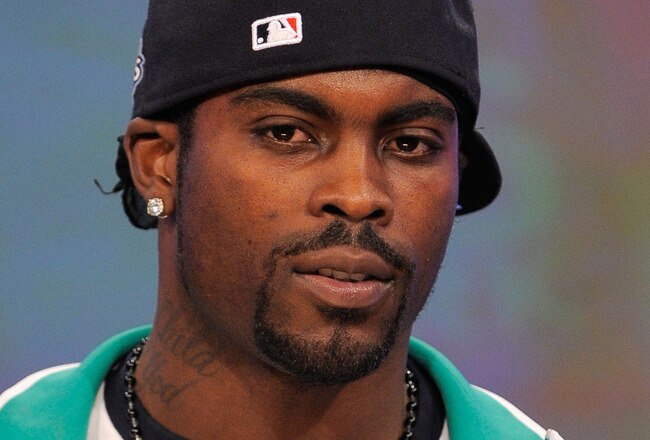 NEW YORK - FEBRUARY 02:  National Football League player Michael Vick visits BET '106 & Park' at BET Studios on February 2, 2010 in New York City.  (Photo by Jemal Countess/Getty Images)