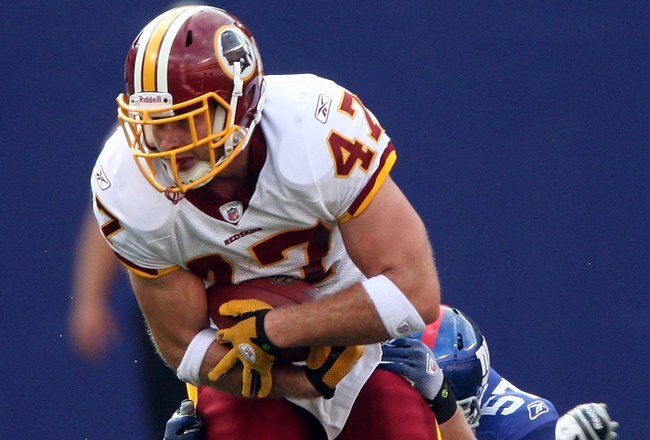 EAST RUTHERFORD, NJ - SEPTEMBER 13:  Chris Cooley #47 of the Washington Redskins tries to elude Chase Blackburn #57 of the New York Giants on September 13, 2009 at Giants Stadium in East Rutherford, New Jersey.  (Photo by Jim McIsaac/Getty Images)