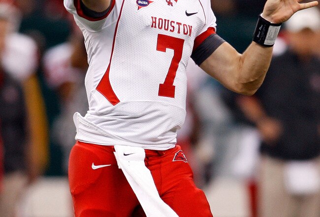 NEW ORLEANS - OCTOBER 17:  Quarterback Case Keenum #7 of the Houston Cougars throws the ball against the Tulane Green Wave at the Louisiana Superdome on October 17, 2009 in New Orleans, Louisiana.  (Photo by Chris Graythen/Getty Images)
