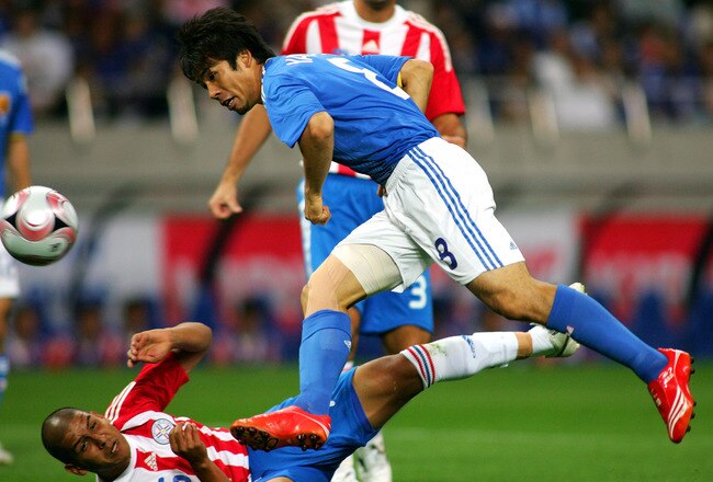 SAITAMA, JAPAN - MAY 27:  Koji Yamase of Japan  and Jorge Britez of Paraguay compete for the ball during the Kirin Cup 2008 match between Japan and Paraguay at Saitama Stadium on May 27, 2008 in Saitama, Japan.  (Photo by Koji Watanabe/Getty Images)
