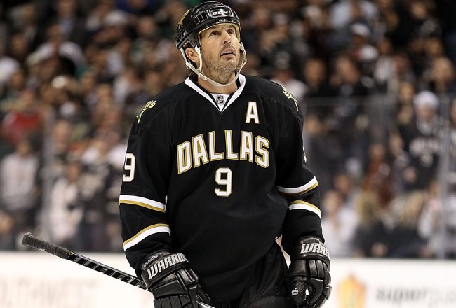 DALLAS - APRIL 08:  Center Mike Modano #9 of the Dallas Stars at American Airlines Center on April 8, 2010 in Dallas, Texas.  (Photo by Ronald Martinez/Getty Images)