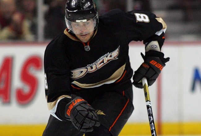 ANAHEIM, CA - MARCH 17:  Teemu Selanne #8 of the Anaheim Ducks plays the puck in the neutral zone during their NHL game against the Chicago Blackhawks at the Honda Center on March 17, 2010 in Anaheim, California. The Ducks defeated the Blackhawks 4-2.  (Photo by Victor Decolongon/Getty Images)