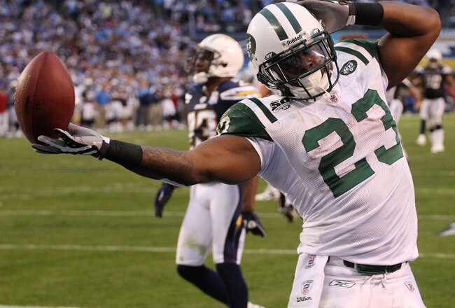 SAN DIEGO - JANUARY 17:  Running back Shonn Greene #23 of the New York Jets celebrates after scoring a touchdown in the fourth quarter of the AFC Divisional Playoff Game at Qualcomm Stadium on January 17, 2010 in San Diego, California.  (Photo by Stephen Dunn/Getty Images)