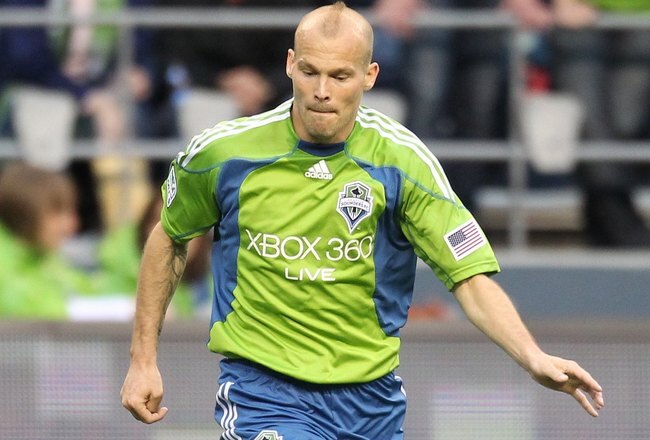 SEATTLE - JUNE 10:  Freddie Ljungberg #10 of the Seattle Sounders FC passes against D.C. United on June 10, 2010 at Qwest Field in Seattle, Washington. (Photo by Otto Greule Jr/Getty Images)