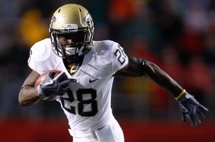 PISCATAWAY, NJ - OCTOBER 16:  Dion Lewis #28 of the University of Pittsburgh Panthers runs against the the Rutgers University Scarlett Knights on October 16, 2009 at Rutgers Stadium in Piscataway, New Jersey.  (Photo by Jared Wickerham/Getty Images)