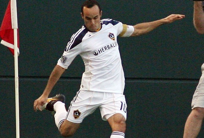 CARSON, CA - JULY 04:  Landon Donovan #10 of the Los Angeles Galaxy takes a corner kick against the Seattle Sounders FC on July 4, 2010 at the Home Depot Center in Carson, California.  Donovan is playing in his first MLS game since returning from the 2010 FIFA World Cup in South Africa.  (Photo by Jeff Golden/Getty Images)