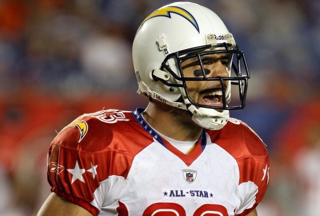 MIAMI GARDENS, FL - JANUARY 31:  Vincent Jackson #83 of the AFC's San Diego Chargers jogs on the field during the 2010 AFC-NFC Pro Bowl game at Sun Life Stadium on January 31, 2010 in Miami Gardens, Florida. The AFC defeated the NFC 41-34. (Photo by Scott Halleran/Getty Images)