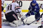 Masonraymond9a4fcb202ecf633429b595f3683de5c8-getty-98569861rl01_blackhawks_canucks1_crop_150x100