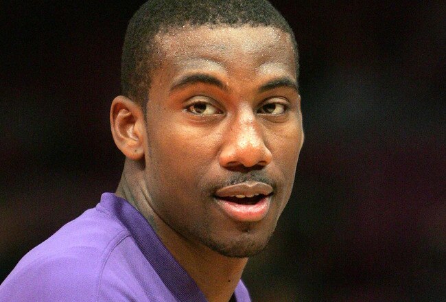 NEW YORK - JANUARY 25:  Amare Stoudemire #32 of the Phoenix Suns during warmups before thier game against the New York Knicks on January 25, 2005 at Madison Square Garden in New York City. The Suns defeated the Knicks 133-118.  NOTE TO USER:  User expressly acknowledges and agrees that, by downloading and/or using this Photograph, user is consenting to the terms and conditions of the Getty Images License Agreement.  (Photo by Jim McIsaac/Getty Images)