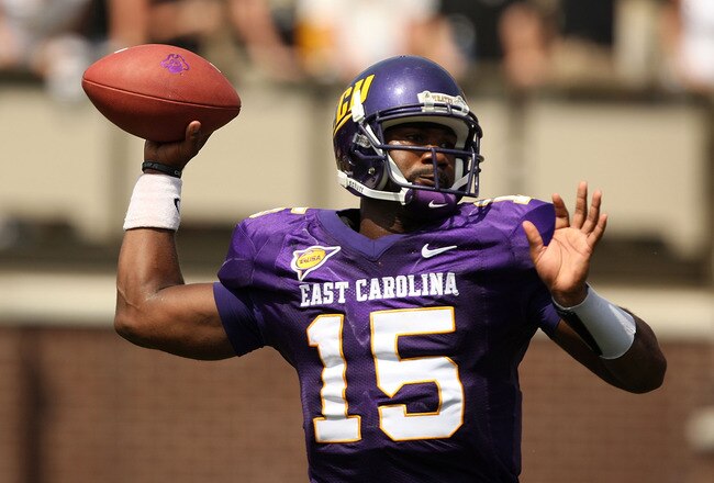 GREENVILLE, NC - SEPTEMBER 05:  Patrick Pinkney #15 of the East Carolina Pirates throws the ball against the Appalachian State Mountaineers at Dowdy-Ficklen Stadium on September 5, 2009 in Greenville, North Carolina.  (Photo by Streeter Lecka/Getty Images)