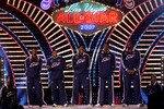 LAS VEGAS - FEBRUARY 18:  (L-R) Dwyane Wade,Gilbert Arenas, LeBron James, Chris Bosh and Shaquille O'Neal of the Eastern Conference are introduced to start the 2007 NBA All-Star Game on February 18, 2007 at Thomas & Mack Center in Las Vegas, Nevada.  NOTE TO USER: User expressly acknowledges and agrees that, by downloading and or using this photograph, user is consenting to the term and conditions of the Getty Images License Agreement.  (Photo by Lisa Blumenfeld/Getty Images)