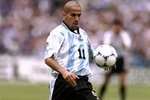 14 Jun 1998:  Juan Veron of Argentina on the ball during the World Cup group H game against Japan at the Stade Municipal in Toulouse, France. Argentina won 1-0. \ Mandatory Credit: Ben Radford /Allsport