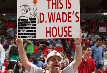 A-miami-heat-fan-lets-the-rest-of-the-world-know-how-he-feels-about-his-favorite-player_crop_340x234