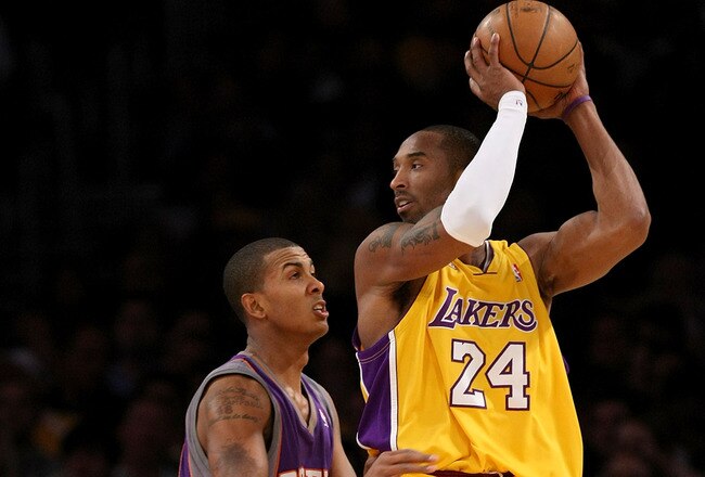 LOS ANGELES, CA - JANUARY 17:  Kobe Bryant #24 of the Los Angeles Lakers controls the ball against Raja Bell #10 of the Phoenix Suns on January 17, 2008 at Staples Center in Los Angeles, California.  The Suns won 106-98.  NOTE TO USER: User expressly acknowledges and agrees that, by downloading and/or using this Photograph, user is consenting to the terms and conditions of the Getty Images License Agreement.  (Photo by Stephen Dunn/Getty Images)