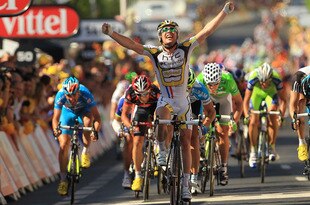 MONTARGIS, FRANCE - JULY 08: Britain's Mark Cavendish of team HTC-Columbia sprints to the finish of the 187km course in stage 5 of the Tour de France on July 8, 2010 in Montargis, France. A relativly flat stage of the race, the route features only two climbs. Swiss rider Fabian Cancellara of team Saxo Bank has continued to hold the yellow jersey. The iconic bicycle race will include a total of 20 stages and will cover 3,642km before concluding in Paris on July 25.  (Photo by Spencer Platt/Getty Images)