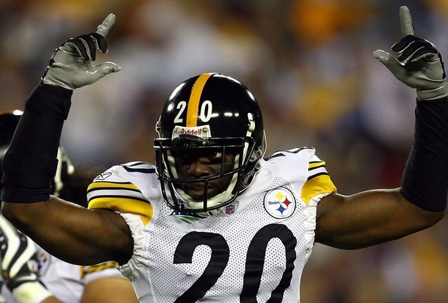 TAMPA, FL - FEBRUARY 01:  Cornerback Bryant McFadden #20 of the Pittsburgh Steelers reacts against the Arizona Cardinals during Super Bowl XLIII on February 1, 2009 at Raymond James Stadium in Tampa, Florida.  (Photo by Jamie Squire/Getty Images)