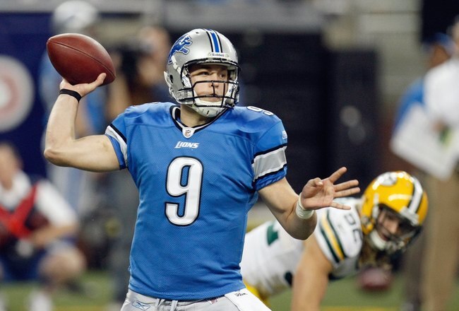 DETROIT , MI - NOVEMBER 26:  Matthew Stafford #9 of the Detroit Lions throws a first quarter pass while playing the Green Bay Packers on November 26, 2009 at Ford Field in Detroit, Michigan.  (Photo by Gregory Shamus/Getty Images)