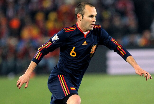JOHANNESBURG, SOUTH AFRICA - JULY 03:  Andres Iniesta of Spain controls the ball during the 2010 FIFA World Cup South Africa Quarter Final match between Paraguay and Spain at Ellis Park Stadium on July 3, 2010 in Johannesburg, South Africa.  (Photo by Doug Pensinger/Getty Images)