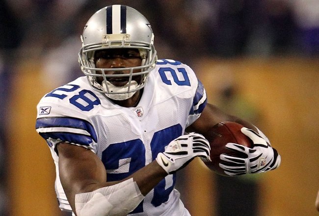 MINNEAPOLIS - JANUARY 17:  Felix Jones #28 of the Dallas Cowboys runs the ball agaisnt the Minnesota Vikings during the NFC Divisional Playoff Game at Hubert H. Humphrey Metrodome on January 17, 2010 in Minneapolis, Minnesota. The Vikings defeated the Cowboys 34-3. (Photo by Chris McGrath/Getty Images)
