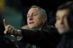BARCELONA, SPAIN - DECEMBER 22:  Head coach Johan Cruyff of Catalunya gestures to his players during the international friendly match between Catalunya and Argentina at the Camp Nou stadium on December 22, 2009 in Barcelona, Spain. Catalunya won the match 4-2.  (Photo by Jasper Juinen/Getty Images)