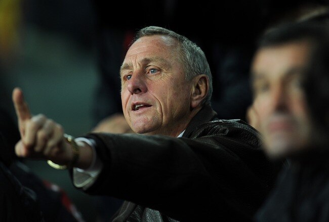 BARCELONA, SPAIN - DECEMBER 22:  Head coach Johan Cruyff of Catalunya gestures to his players during the international friendly match between Catalunya and Argentina at the Camp Nou stadium on December 22, 2009 in Barcelona, Spain. Catalunya won the match 4-2.  (Photo by Jasper Juinen/Getty Images)