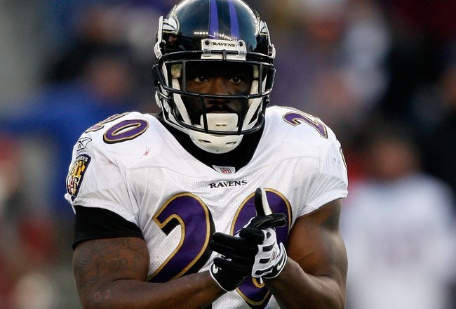 FOXBORO, MA - JANUARY 10:  Ed Reed #20 of the Baltimore Ravens looks on against the New England Patriots during the 2010 AFC wild-card playoff game at Gillette Stadium on January 10, 2010 in Foxboro, Massachusetts. The Ravens won 33-14.  (Photo by Elsa/Getty Images)